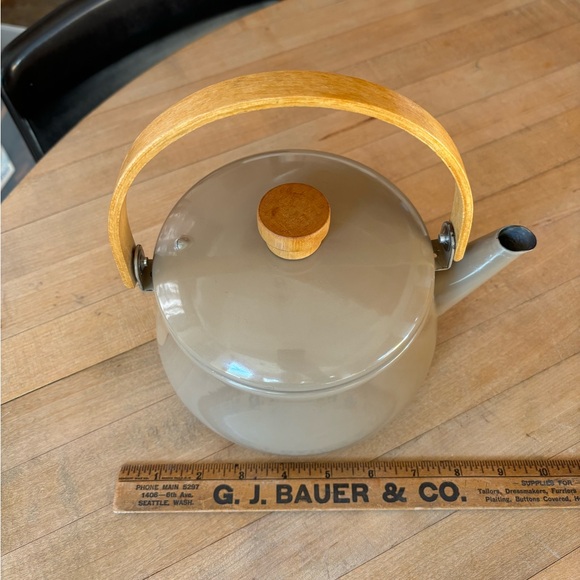 Vintage Enameled Kettle with Bentwood Handle - Picture 12 of 12